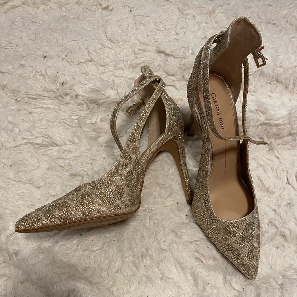 Size 9 Gianni Bini leopard rhinestone heels